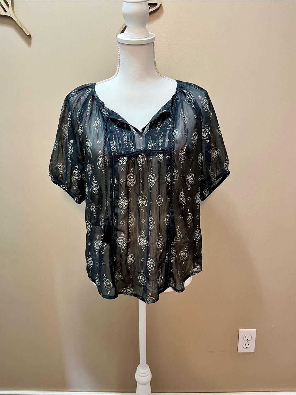 NWT Mudd Sheer Dark Gray Peasant Blouse Size Medium